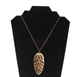 Avon Gold Toned Metal Single Strand Large Oversized Hinged Leaf Pendant Necklace